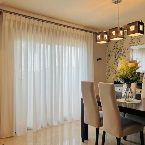 Cortinas a medida para salón comedor en Alicante instaladas por Heria Decor